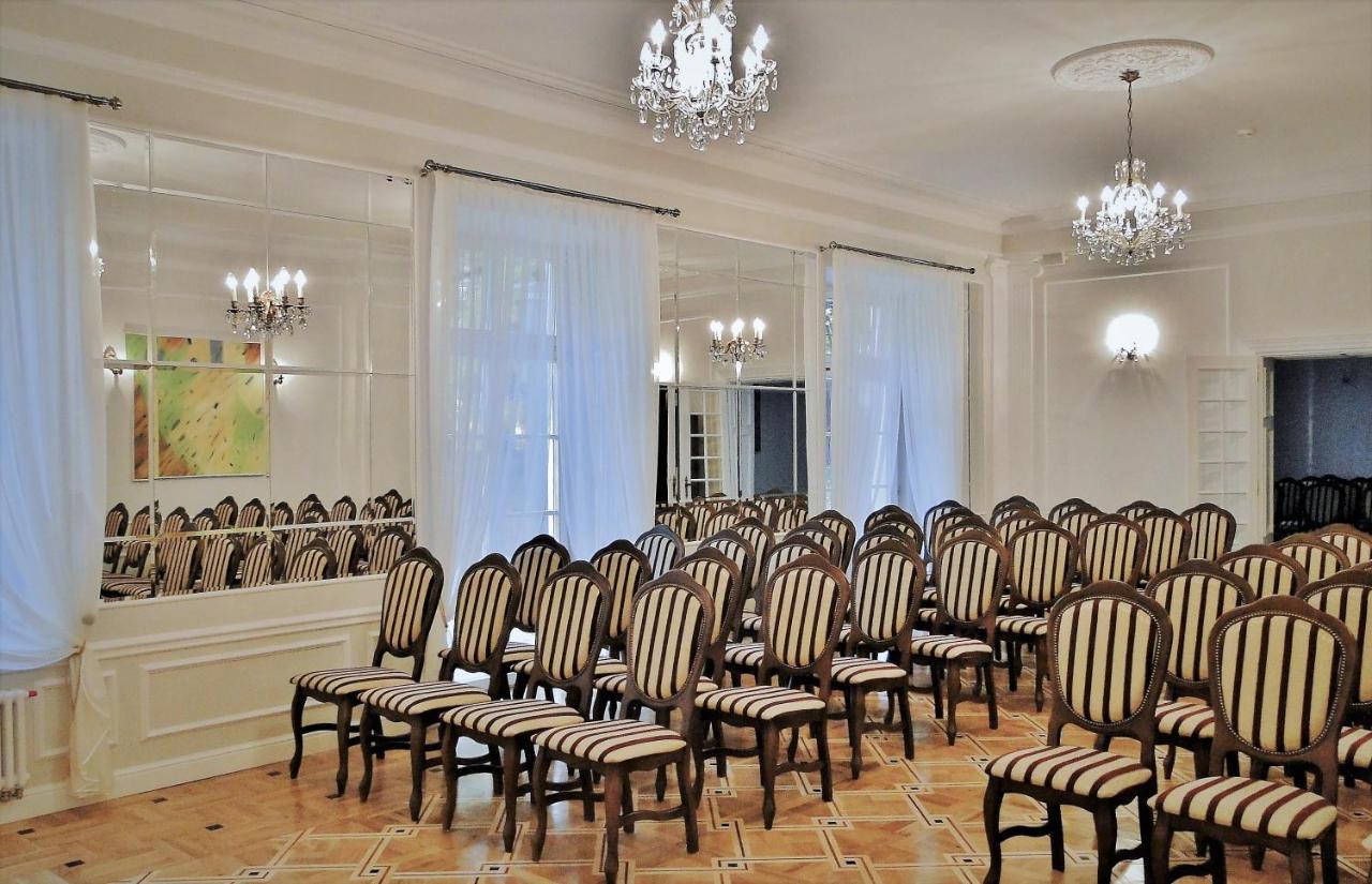 Palac Kobylin Ngoại thất bức ảnh